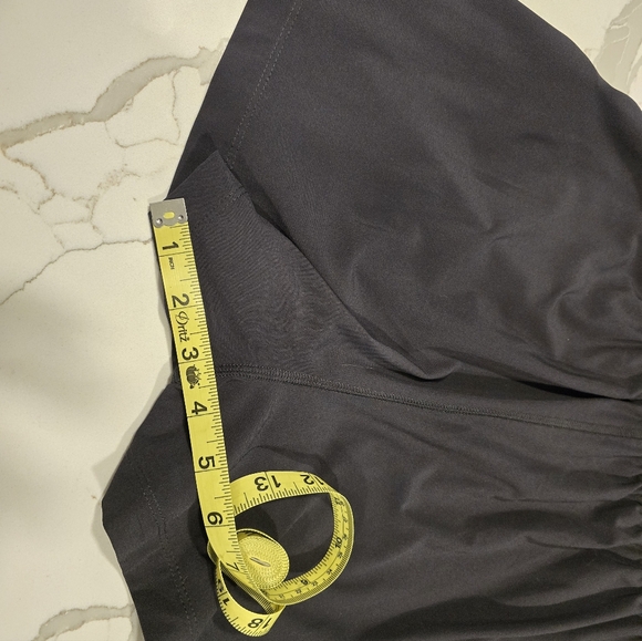 NWOT Vouri Women's Black Shorts - Picture 6 of 8